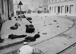 Krakow Ghetto La liquidation du ghetto de Cracovie en mars 1943 est le sujet d'un segment de 15 minutes du film.
